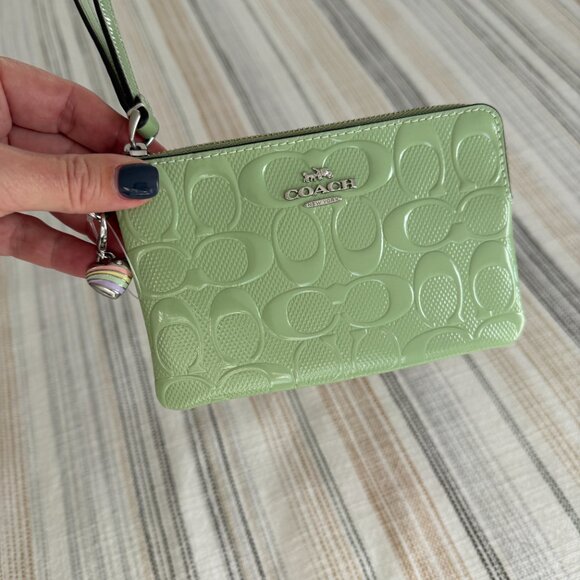 NWT Coach Zip Around Wristlet Wallet Signature w/ Heart Charm Spring Beautiful - Picture 2 of 6